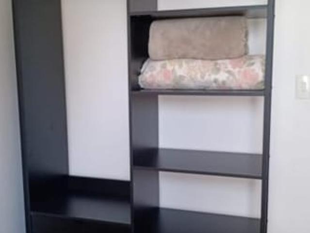 Quarto mobiliado com banheiro exclusivo