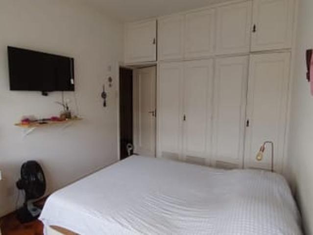Quarto mobiliado e casa acolhedora
