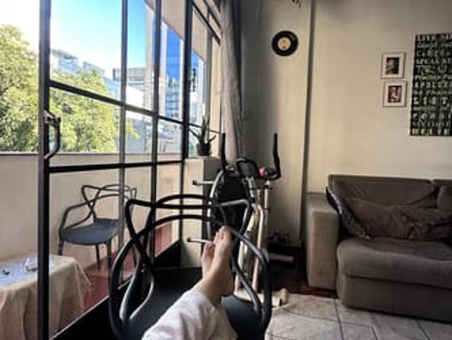 QUARTO MOBILIADO EM APARTAMENTO AMPLO E AREA NOBRE