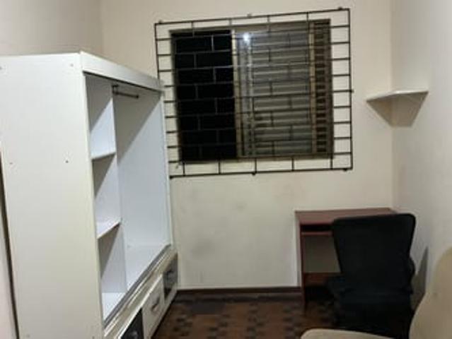 Quarto Mobiliado em Apto no Centro de Curitiba