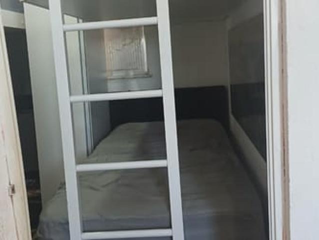 Quarto masculino compartilhado em Ramos