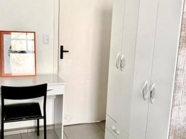 QUARTO NO CENTRO DE PORTO ALEGRE