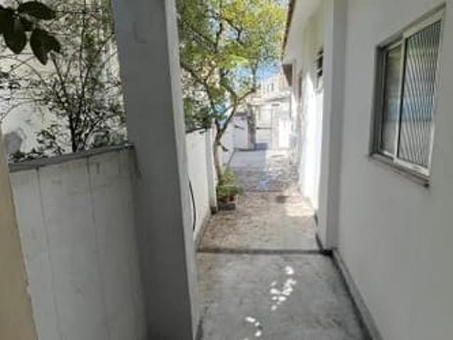Quarto na rua da UERJ em SG