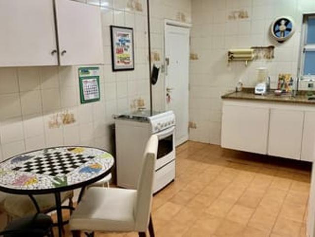 Quarto só p/ garotas,a 50 m da PUC e proximo da FASM