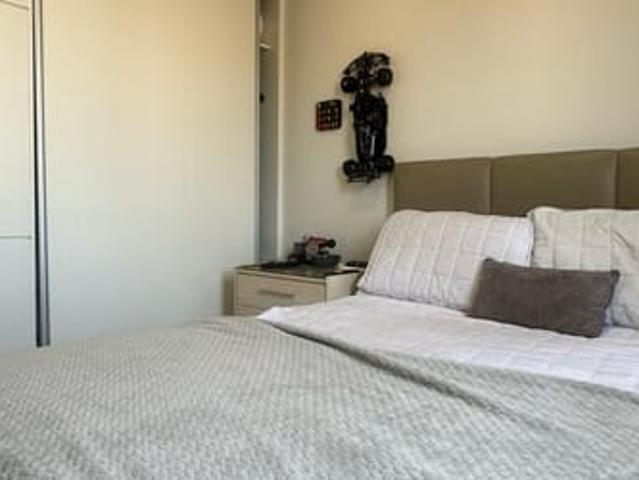 Quarto Solteiro com Banheiro e Vaga de estacionamento