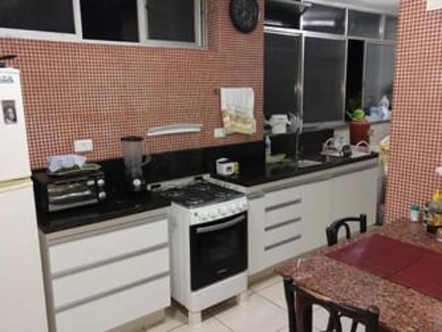 Quarto silencioso ventilado e claro