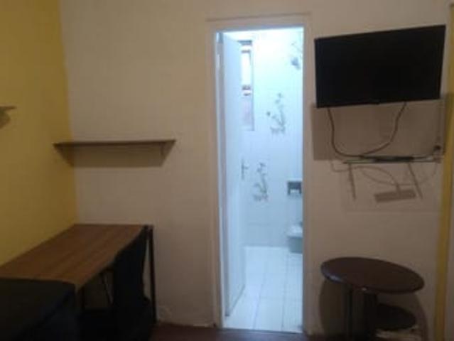 Quarto Suíte Mobiliado em Apto no Centro de Curitiba