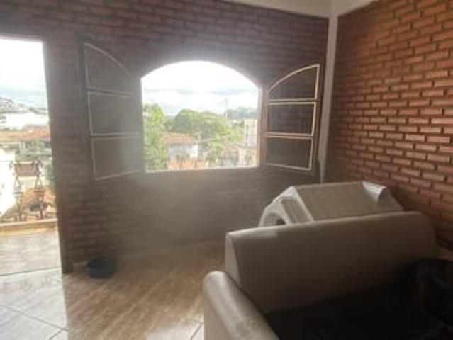 Quarto para alugar em ambiente familiar e tranquilo
