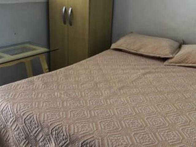Quartos com banheiro disponíveis no Jaraguá!