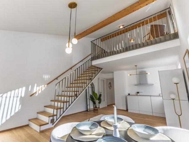 Quartett Strass, Top 1.8: 3,5 Zimmer Galeriewohnung, Wohlfühlen auf zwei Ebenen