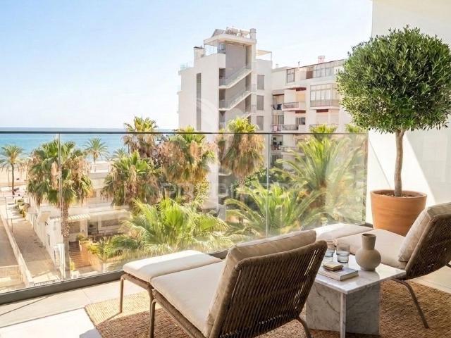 Quarteira A Exclusividade de Viver Junto ao Mar | Apartamento Premium com 4 Suítes