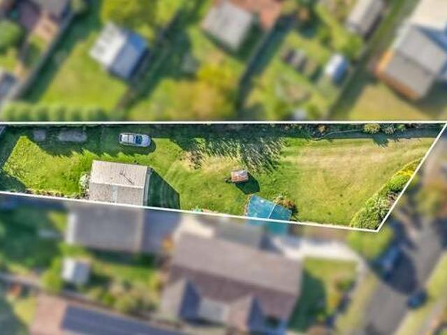 Quarter Acre Close to Town
