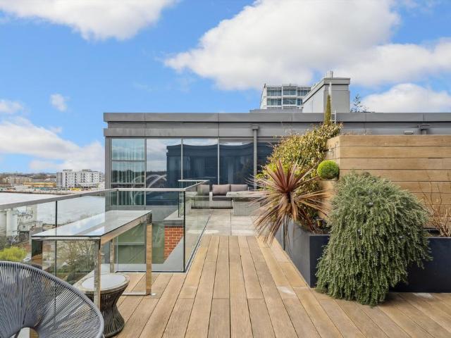 Quarter House, Battersea Reach. 3 bed flat to rent £10,000 pcm £2,308 pw