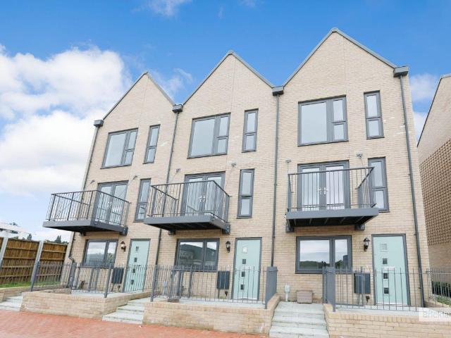 Quarterdeck Walk, Gillingham ME4, 3 bed terraced house to rent, £2,050 pcm | PrimeLocation
