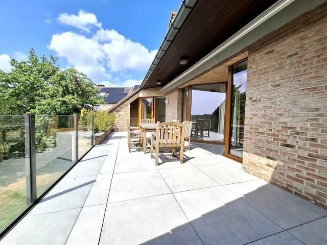 Quartier calme Triplex 3ch. avec terrasse et parking