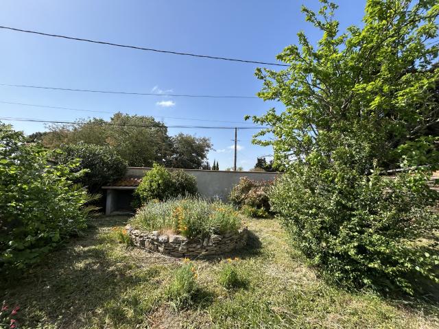 Quartier calme: Villa plain pied spacieuse 5 chambres avec jardin à Bram