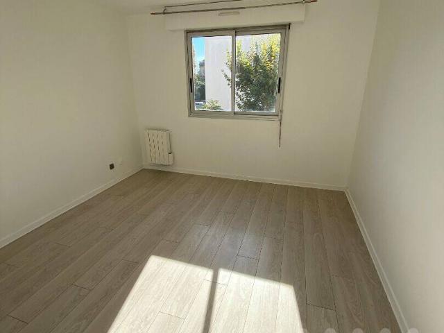 QUARTIER CHU/PERRENS T2 PARKING ET BALCON