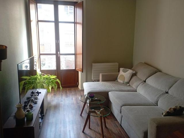 Quartier des Eaux Vives: Spacious 4 Room Apartment | 70 m2 Close to Amenities and Transportation