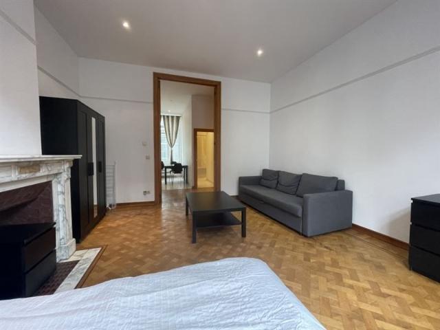 Quartier Européen ! Appartement MEUBLE une chambre avec terrasse