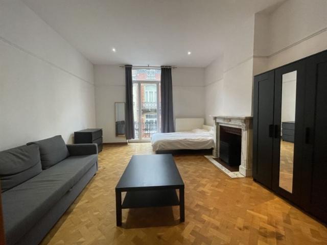 Quartier Européen ! Bel Appartement NON MEUBLE une chambre avec terrasse