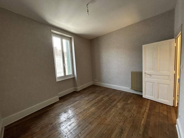 QUARTIER FOCH GRAND DEUX PIECES DE 47 M²
