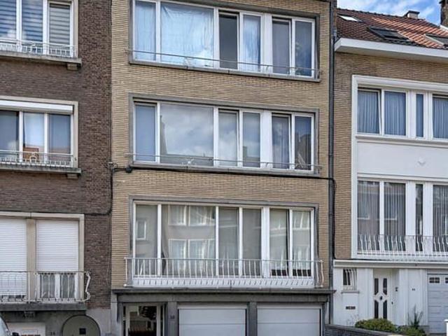 Quartier Pagodes: Appartement rénové de 2 chambres
