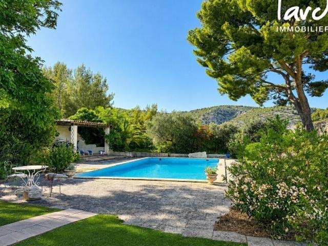 Quartier prisé Villa à rénover 13260 CASSIS