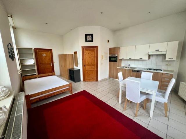 Quartier Schuman très beau studio meublé +/ 40 m²