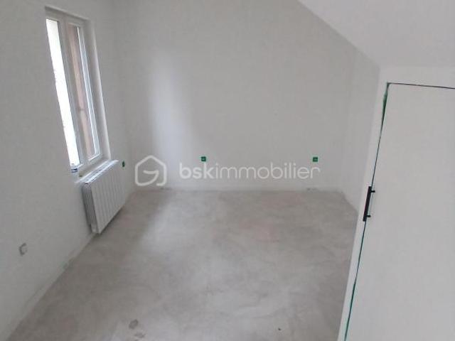 QUARTIER SAINT CLAUDE, TRES BEL APPARTEMENT T3 DUPLEX NEUF DANS MAISON, AVEC JARDIN PRIVATIF