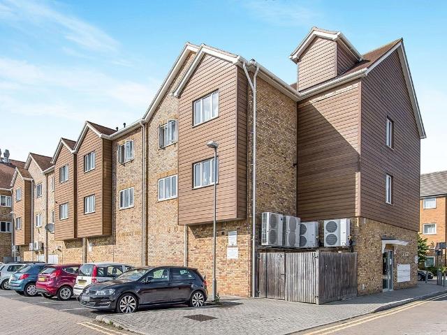 Quartz Way, Sittingbourne, Kent ME10, 2 bed flat to rent, £1,200 pcm | PrimeLocation