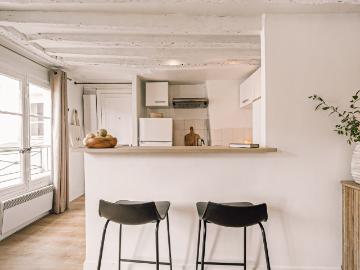 Quetzal 1 room at Archives 3 Arr., Paris Amsterdam Apartments for Rent