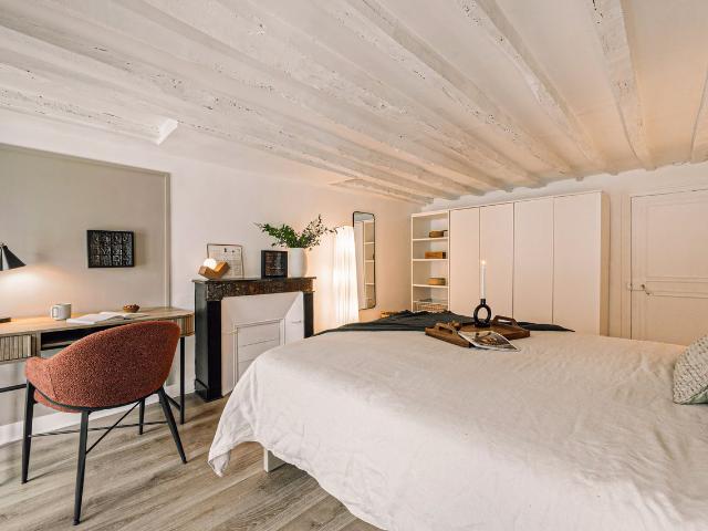 Quetzal 1 room at Archives 3 Arr., Paris Amsterdam Apartments for Rent