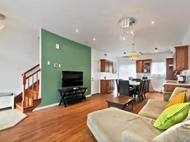 Quebec City Furnished Townhouse for Rent Lovely 3 Bed, 2.5 Bath with Multi Level Layout and Hardwood Flooring