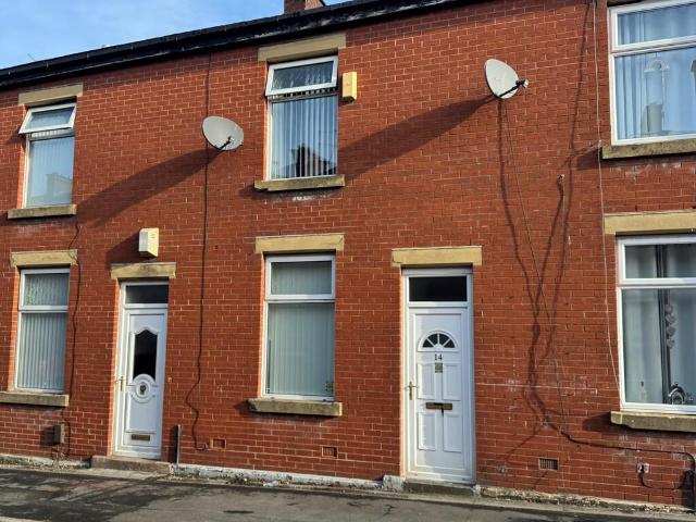 Queen Victoria Street, Blackburn 2 bed terraced house to rent £650 pcm £150 pw