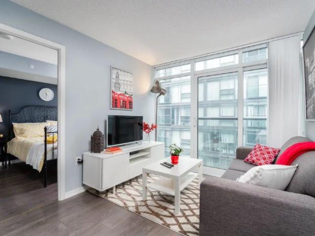 Queen West Toronto Furnished Condo Rental at Edge on Triangle Park Modern 2 Bedroom, 2 Bath with Beautiful Decor and Stainless Steel Appliances