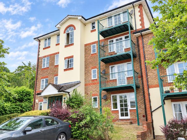 Queen Alexandra Road, High Wycombe, Buckinghamshire HP11, 2 bed flat to rent, £1,295 pcm | PrimeLocation