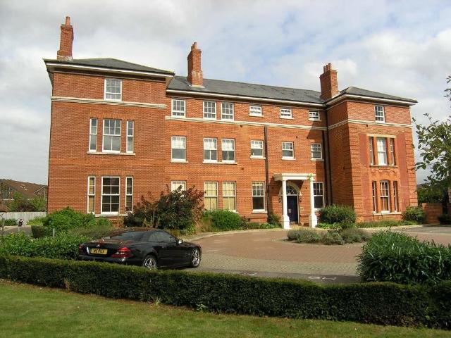 Queen Alexandras Way, Epsom KT19, 2 bed flat to rent, £1,650 pcm | PrimeLocation