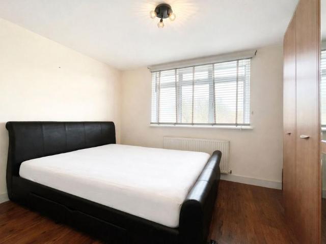Queen Anne Avenue, Bromley, BR2 1 bed in a house share to rent £775 pcm £179 pw