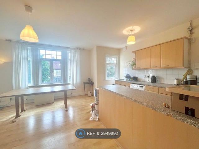 Queen Anne Avenue, Bromley BR2, 2 bed flat to rent, £1,750 pcm | PrimeLocation