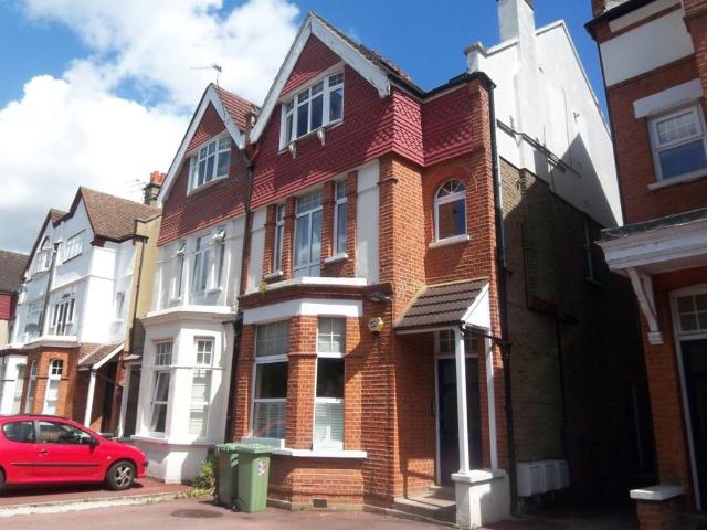 Queen Anne Avenue, Bromley BR2, 2 bed flat to rent, £1,800 pcm | PrimeLocation