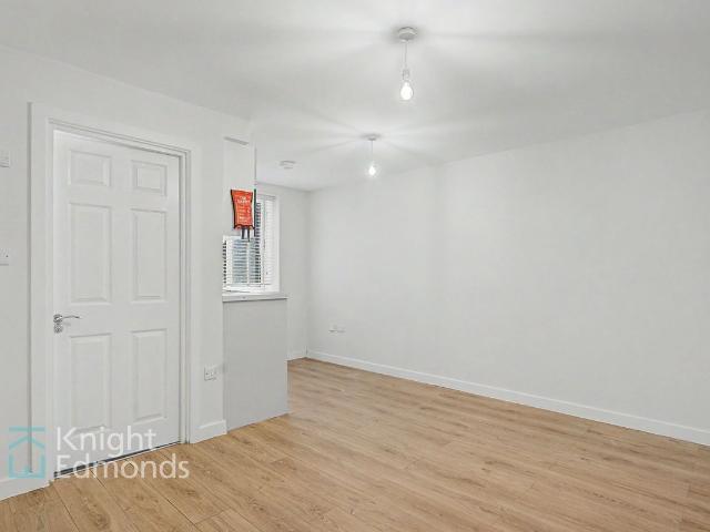 Queen Anne Road, Coronet House ME14, Studio to rent, £750 pcm | PrimeLocation