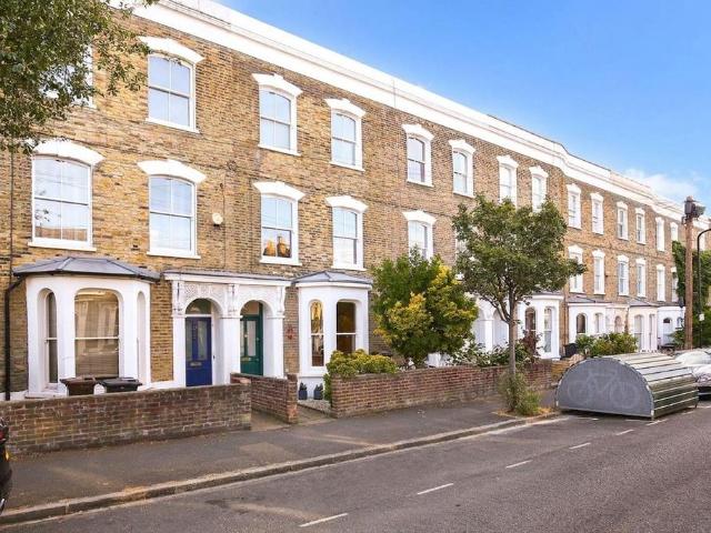 Queen Anne Road, London, E9 4 bed terraced house to rent £6,000 pcm £1,385 pw