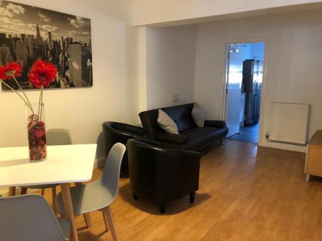 Queen Anne Street, Stoke On Trent ST4 4 bed terraced house to rent £1,560 pcm £360 pw