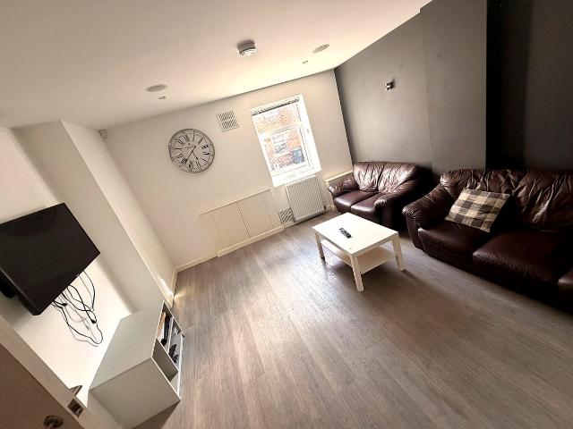 Queen Anne Street, Stoke On Trent ST4, 5 bed shared accommodation to rent, £433 pcm | PrimeLocation