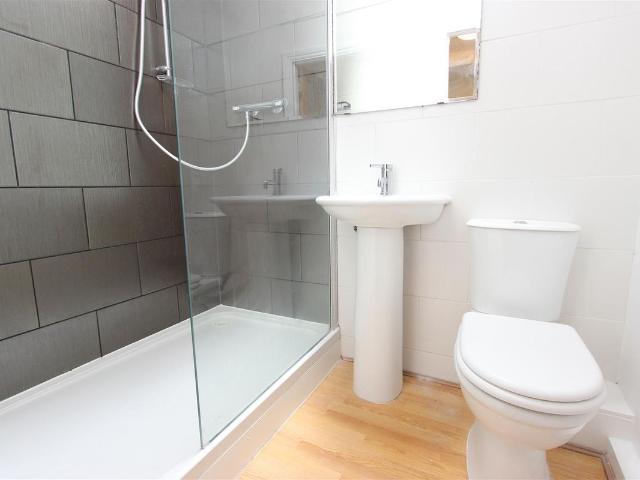 Queen Annes Place, Enfield EN1, 2 bed flat to rent, £1,600 pcm | PrimeLocation