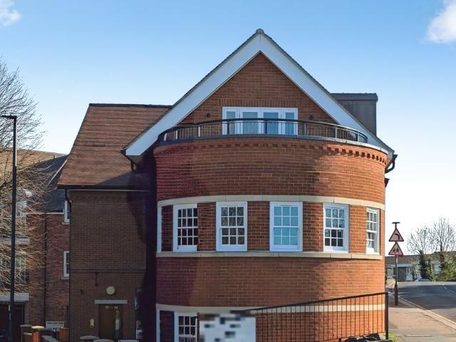 Queen Annes Place, Enfield, London EN1, 1 bed flat to rent, £1,750 pcm | PrimeLocation