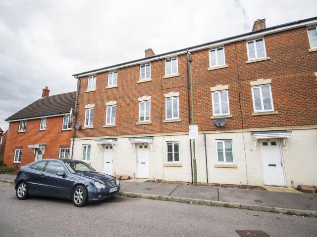 Queen Bee Court, Hatfield, Hertfordshire AL10, 5 bed property to rent, £2,600 pcm | PrimeLocation