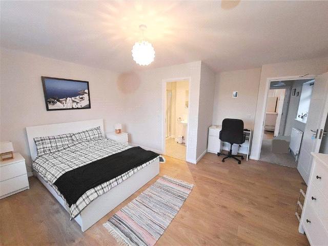 Queen Eleanors Road, Guildford. 1 bed in a house share to rent £1,150 pcm £265 pw