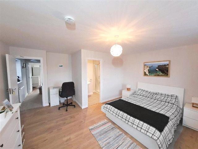 Queen Eleanors Road, Guildford. 1 bed in a house share to rent £1,150 pcm £265 pw