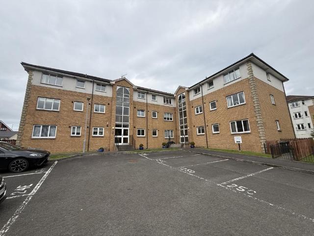 Queen Elizabeth Court, Clydebank, G81 2 bed flat to rent £900 pcm £208 pw